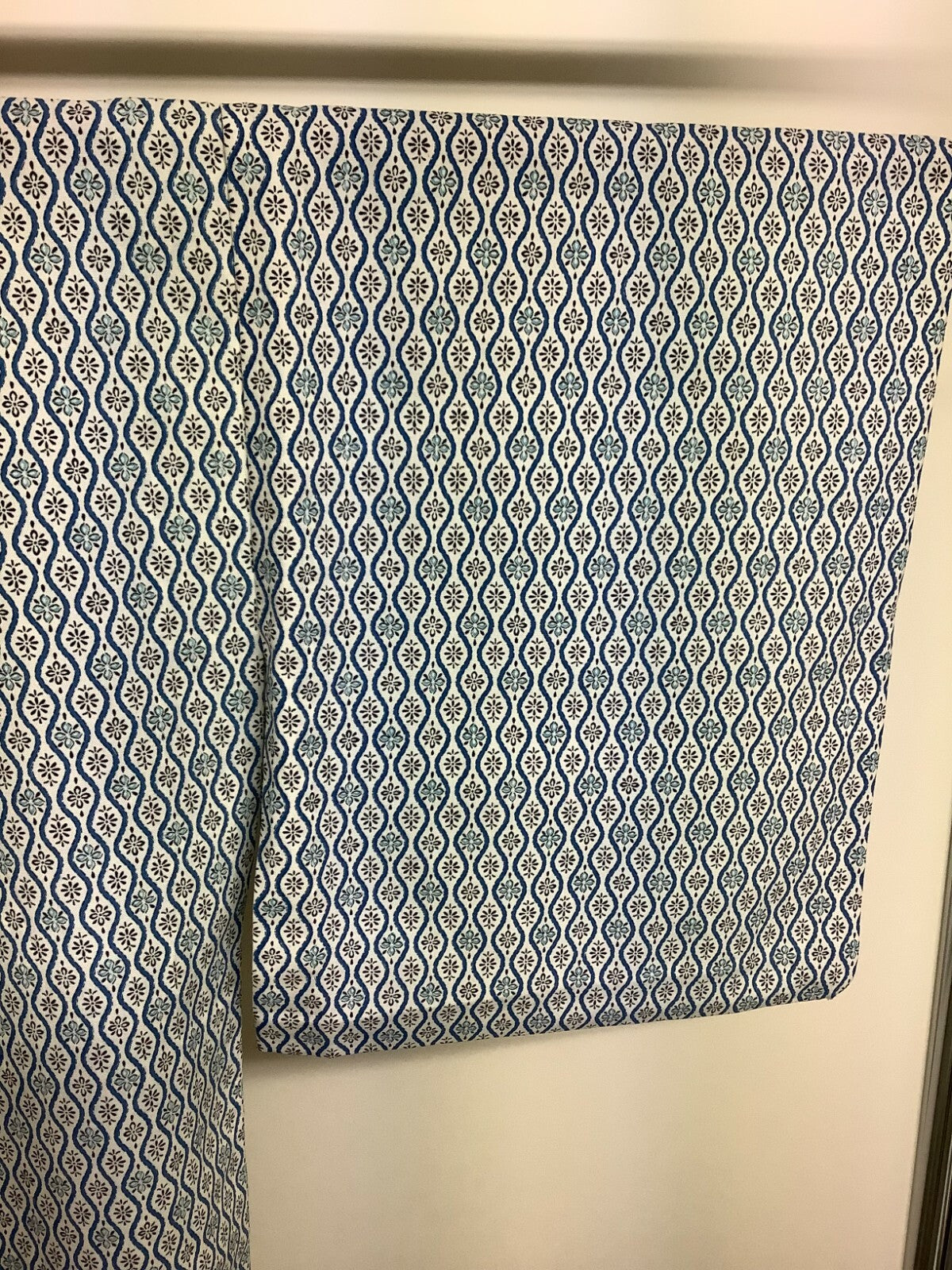 43723