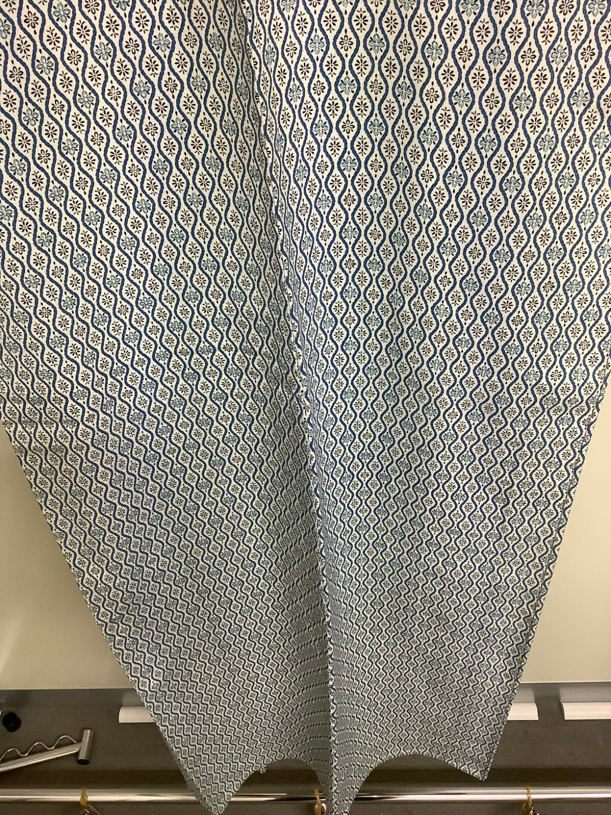 43723